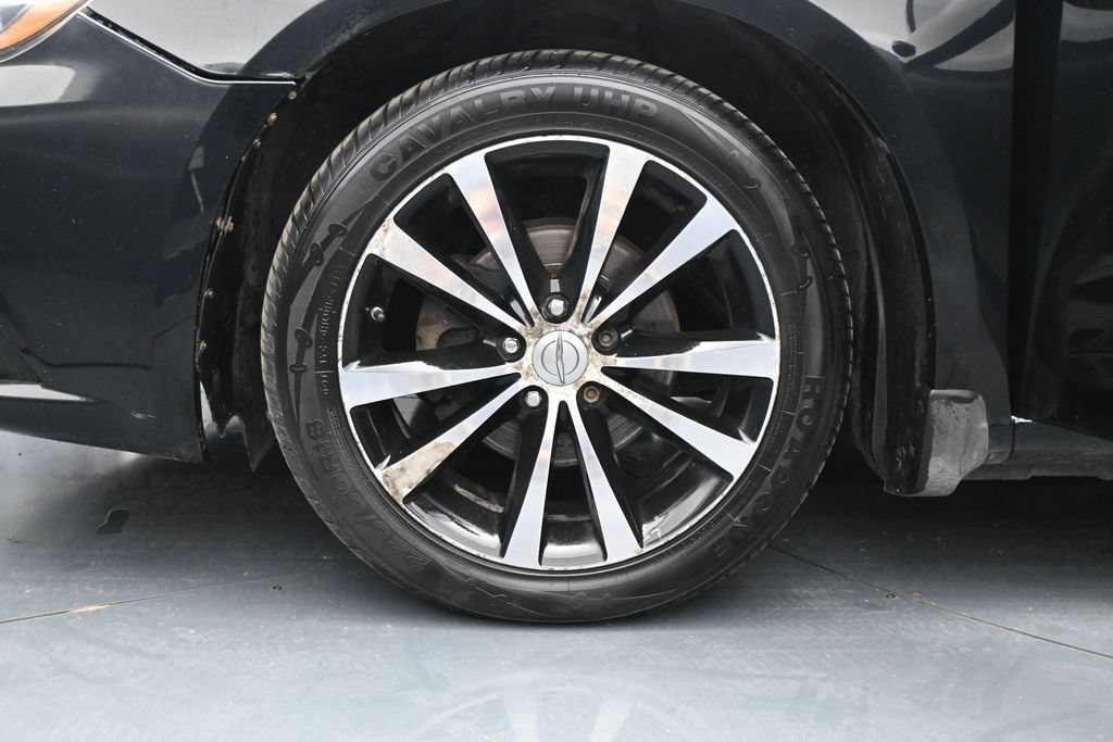 Used 2013 Chrysler 200 Limited FWD image 22