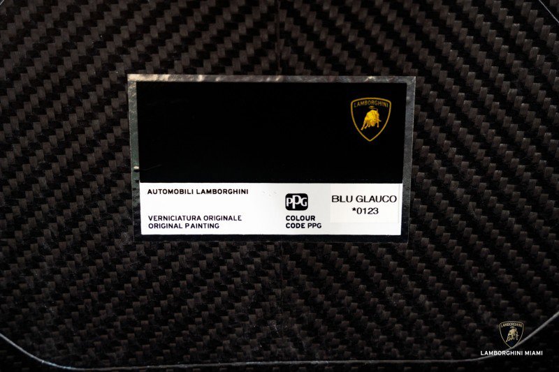 Used 2025 Lamborghini Revuelto image 8
