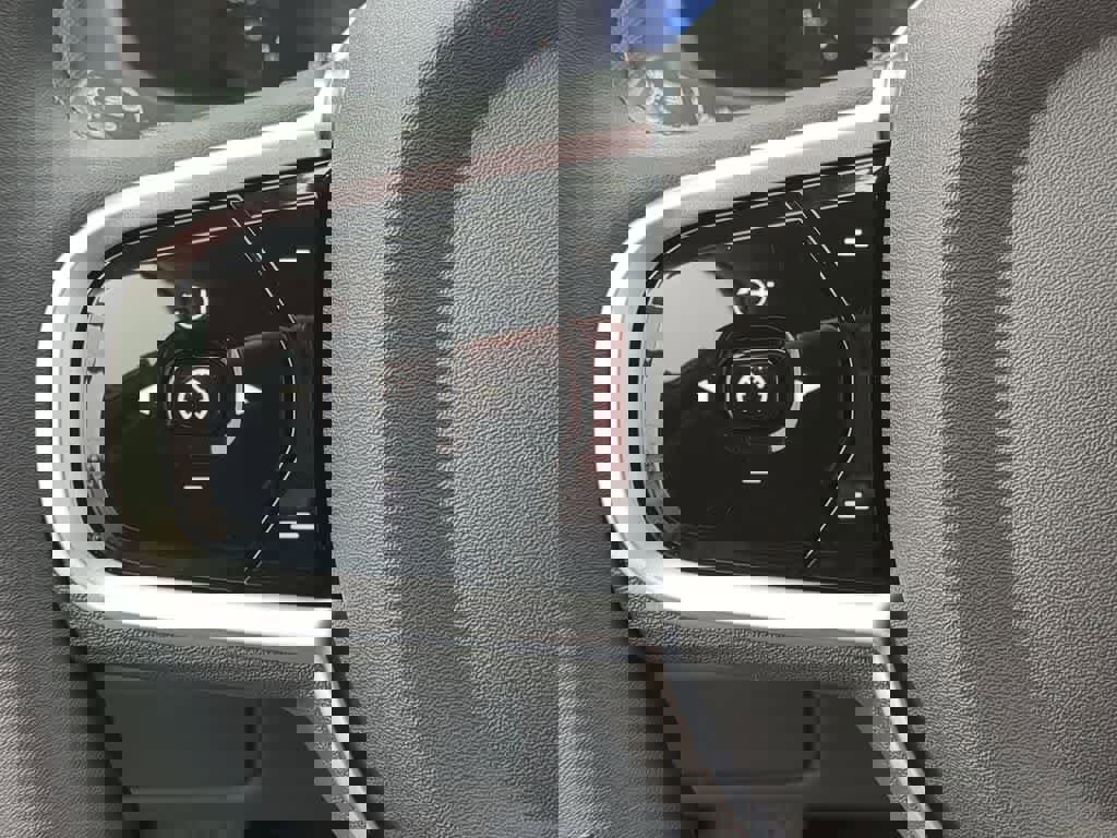 Used 2026 Volvo XC90 B6 Plus w/ Protection Package Premier image 22