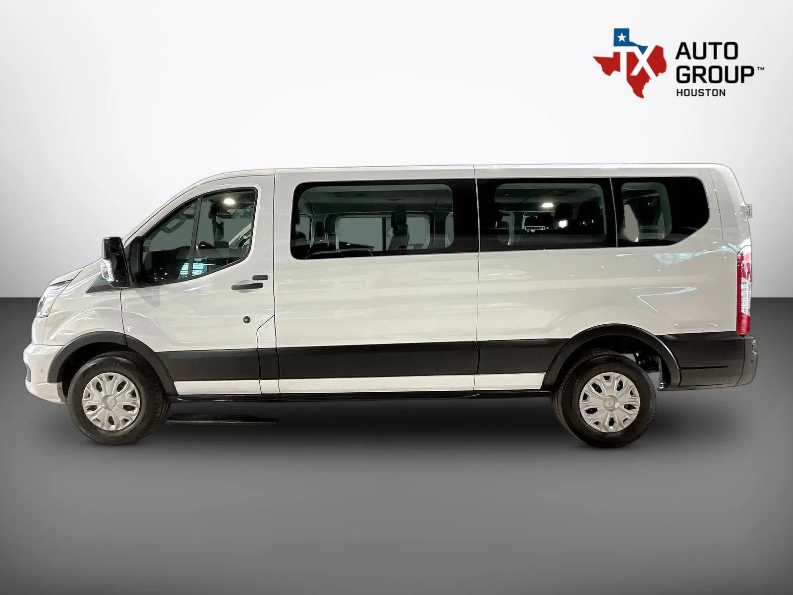 Used 2023 Ford Transit 350 XLT RWD image 9
