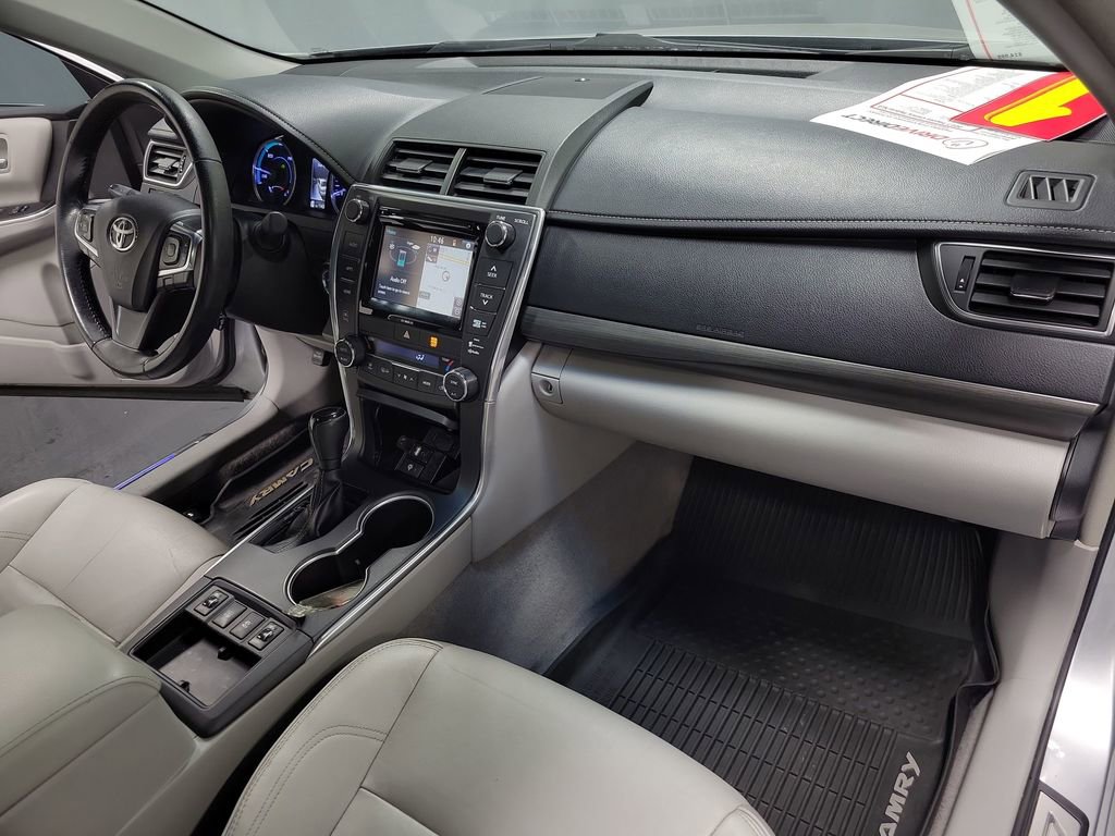 Used 2017 Toyota Camry XLE w/ Moonroof Package FWD image 23