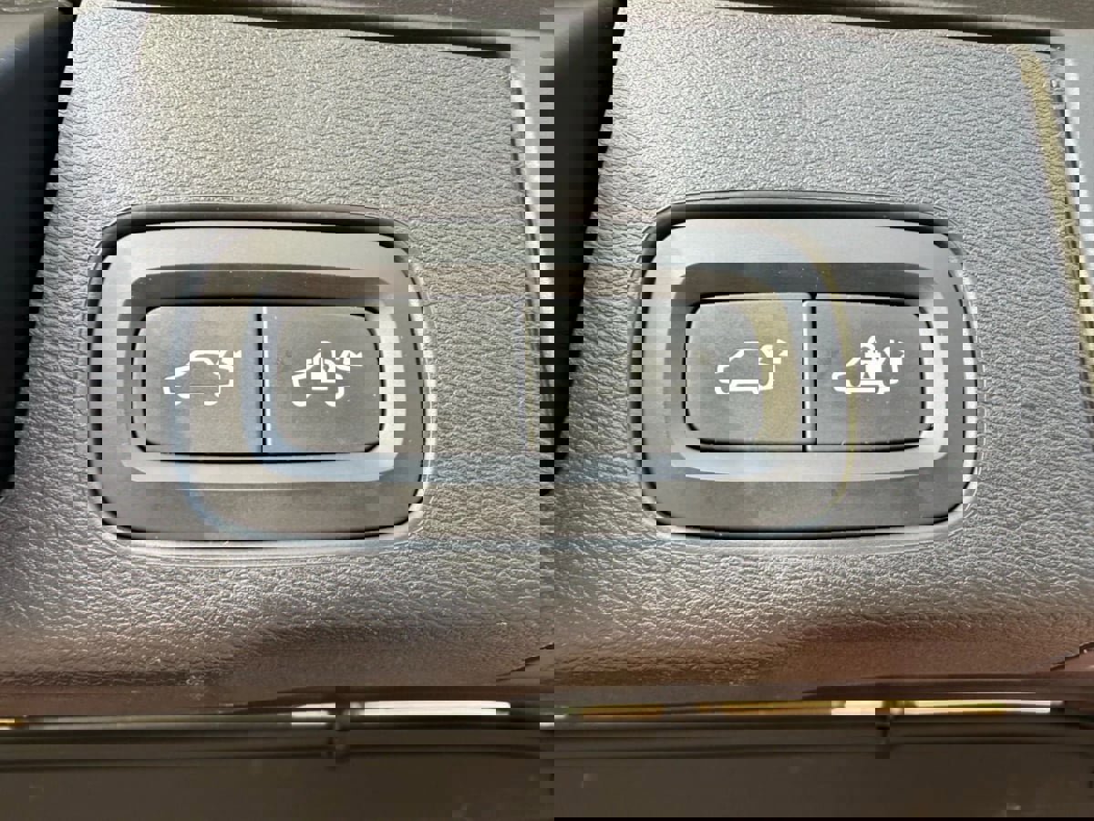 Used 2019 Volvo XC60 T5 Momentum w/ Advanced Package image 33