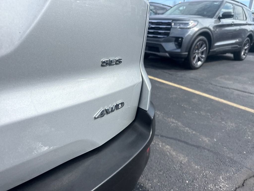 Used 2020 Ford EcoSport SES w/ SES Black Appearance Package image 11