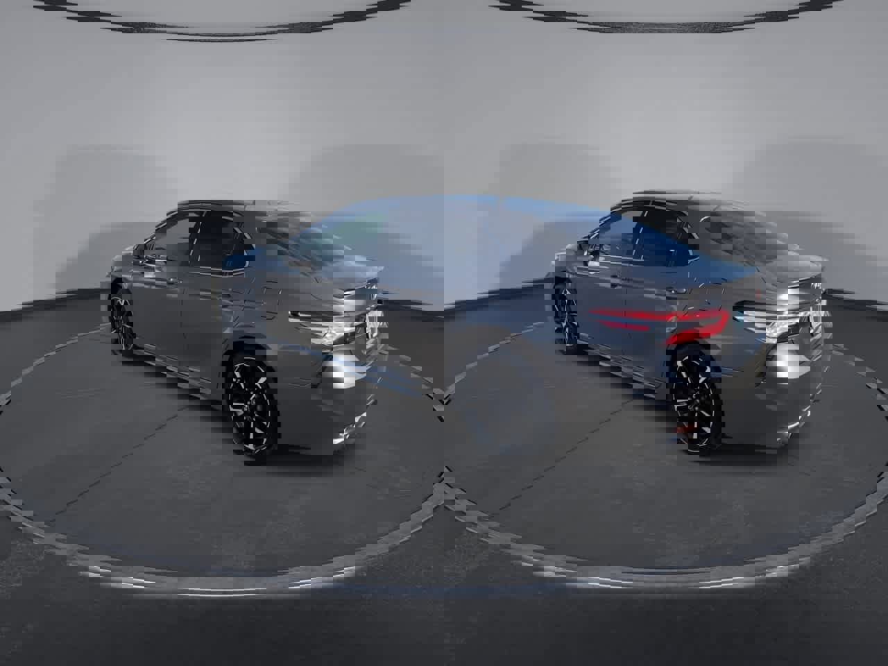 Used 2018 Toyota Camry XSE image 6