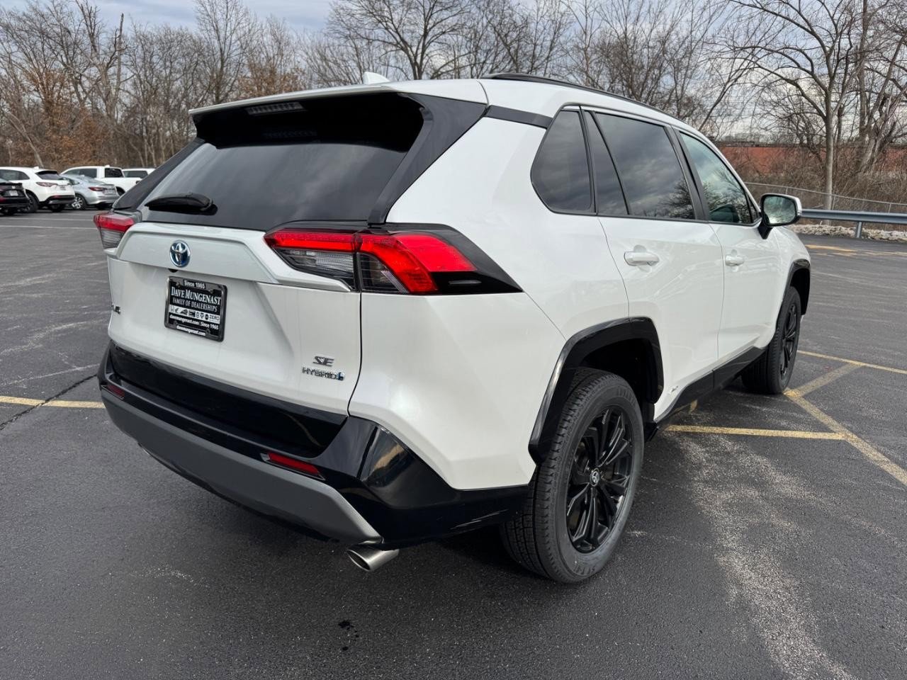 Used 2023 Toyota RAV4 SE image 3