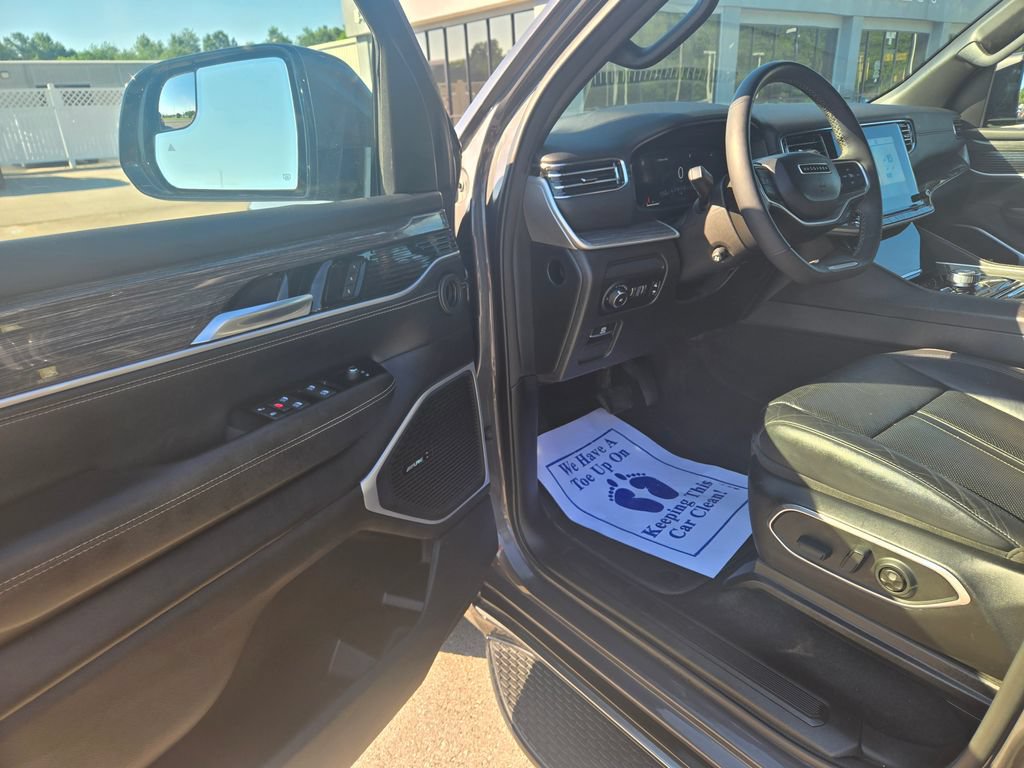 Used 2022 Jeep Wagoneer Series II AWD/4WD image 6
