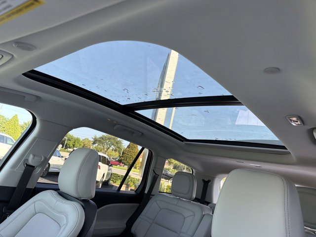 New 2026 Lincoln Aviator Reserve w/ Jet Appearance Package AWD/4WD image 32