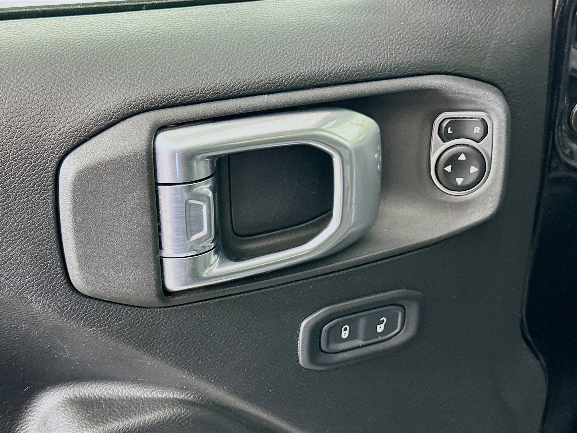 Used 2023 Jeep Wrangler Unlimited w/ Cold Weather Group AWD/4WD image 15