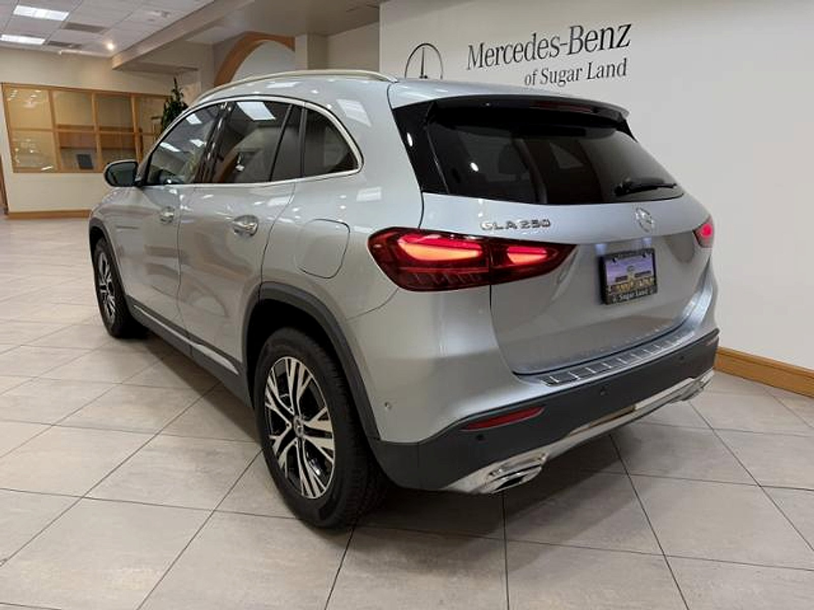 Used 2025 Mercedes-Benz GLA 250 image 3