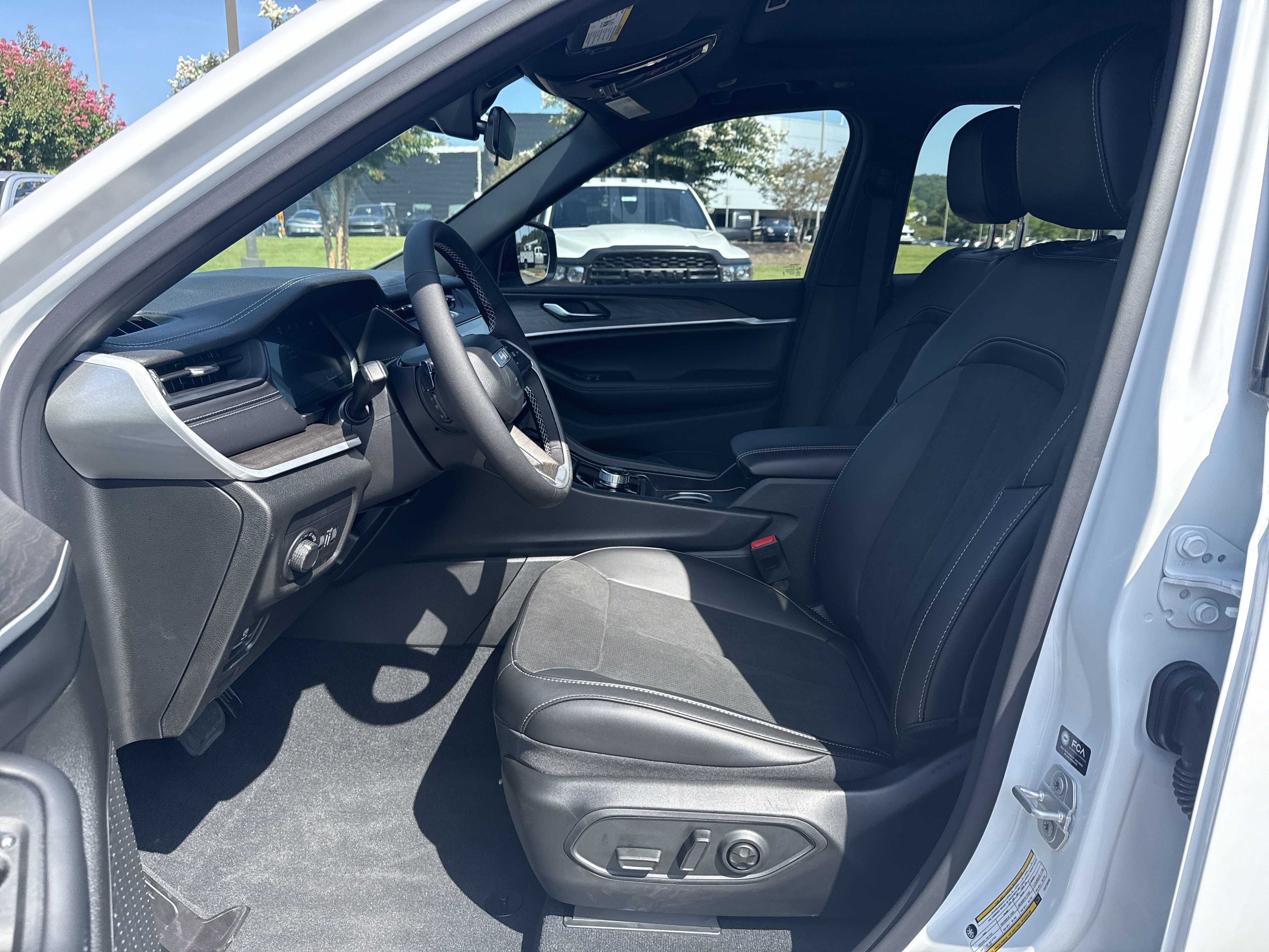New 2026 Jeep Grand Cherokee Altitude RWD image 9
