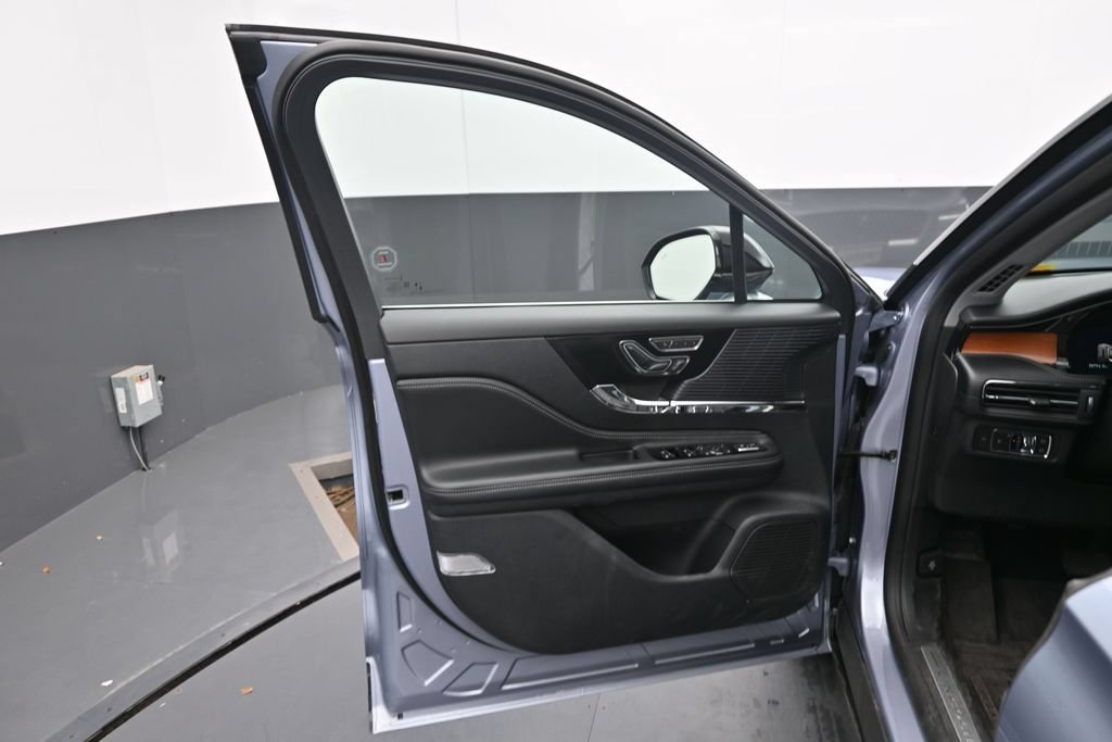 Used 2022 Lincoln Corsair Reserve w/ Equipment Group 201A AWD/4WD image 16