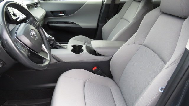 Used 2022 Toyota Venza LE image 4