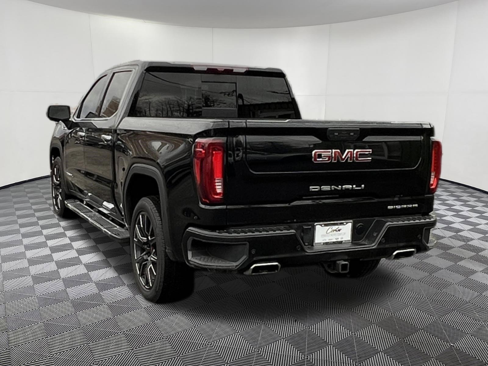 Used 2023 GMC Sierra 1500 Denali w/ Denali Carbonpro Edition AWD/4WD image 4
