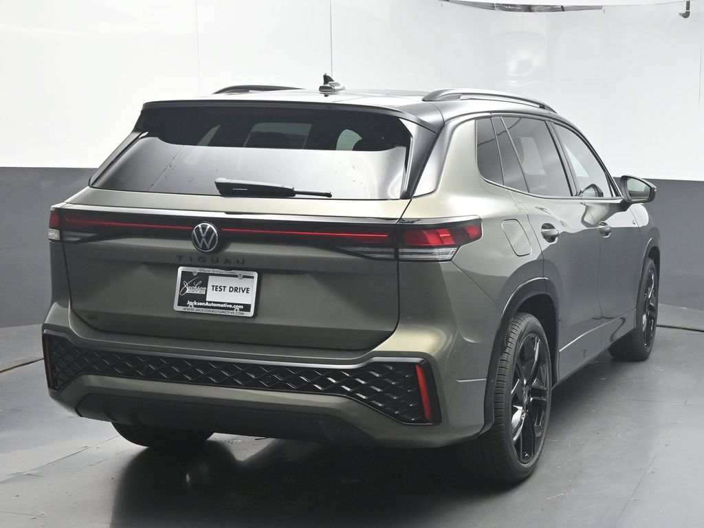New 2026 Volkswagen Tiguan SE R-Line FWD image 7