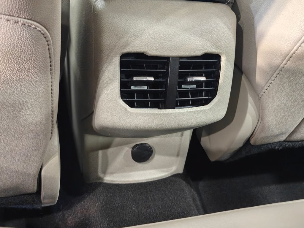 Used 2019 Ford Fusion SEL FWD image 28