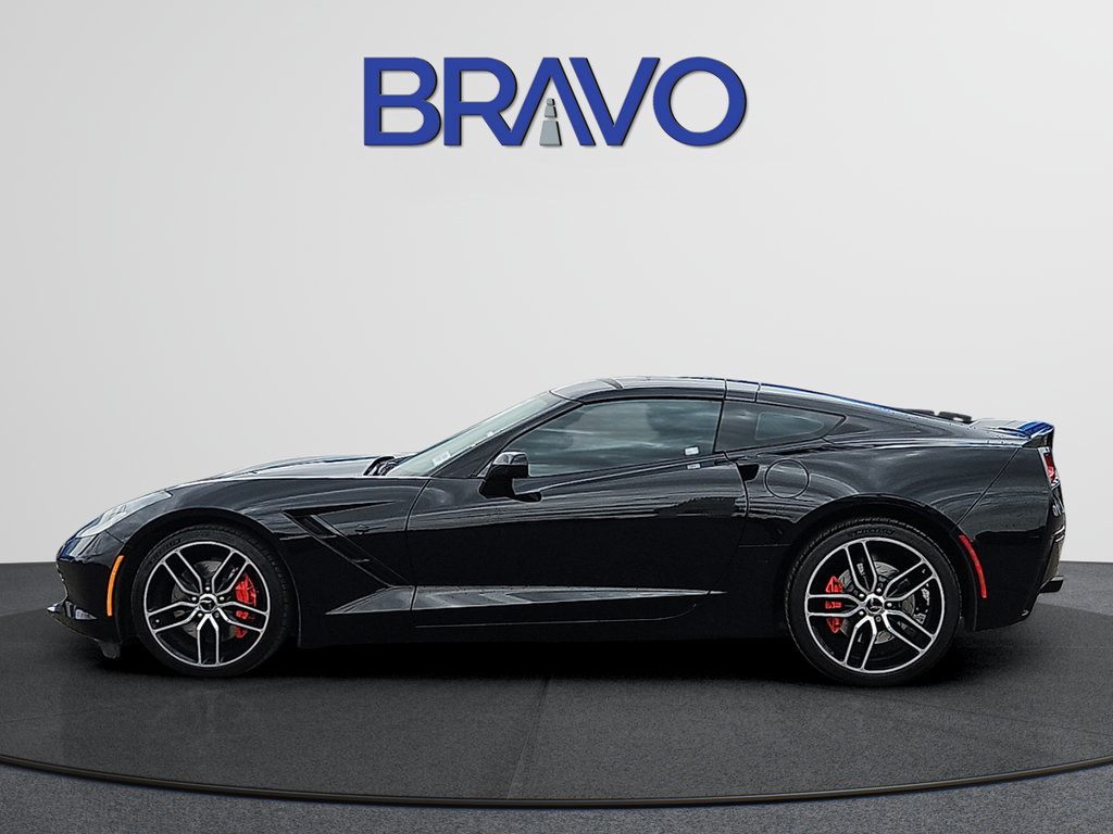 Used 2017 Chevrolet Corvette Stingray Coupe RWD image 2