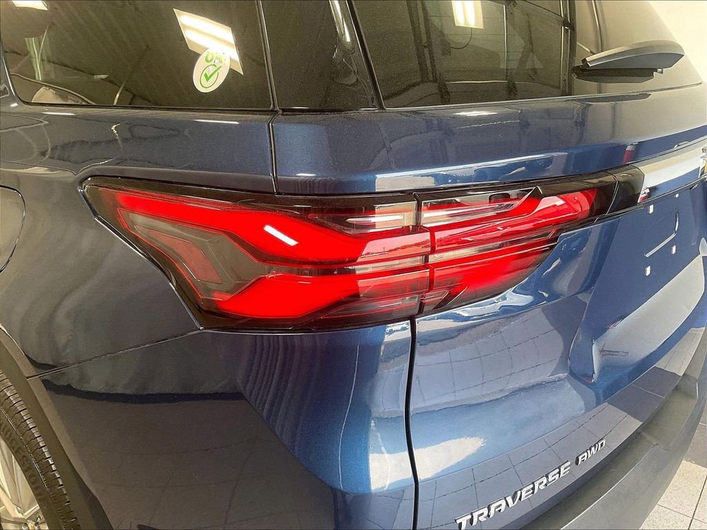 Used 2023 Chevrolet Traverse LT AWD/4WD image 34