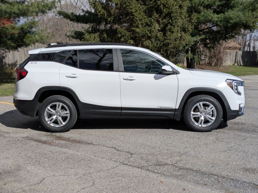 Certified 2022 GMC Terrain SLE w/ Driver Convenience Package image 8