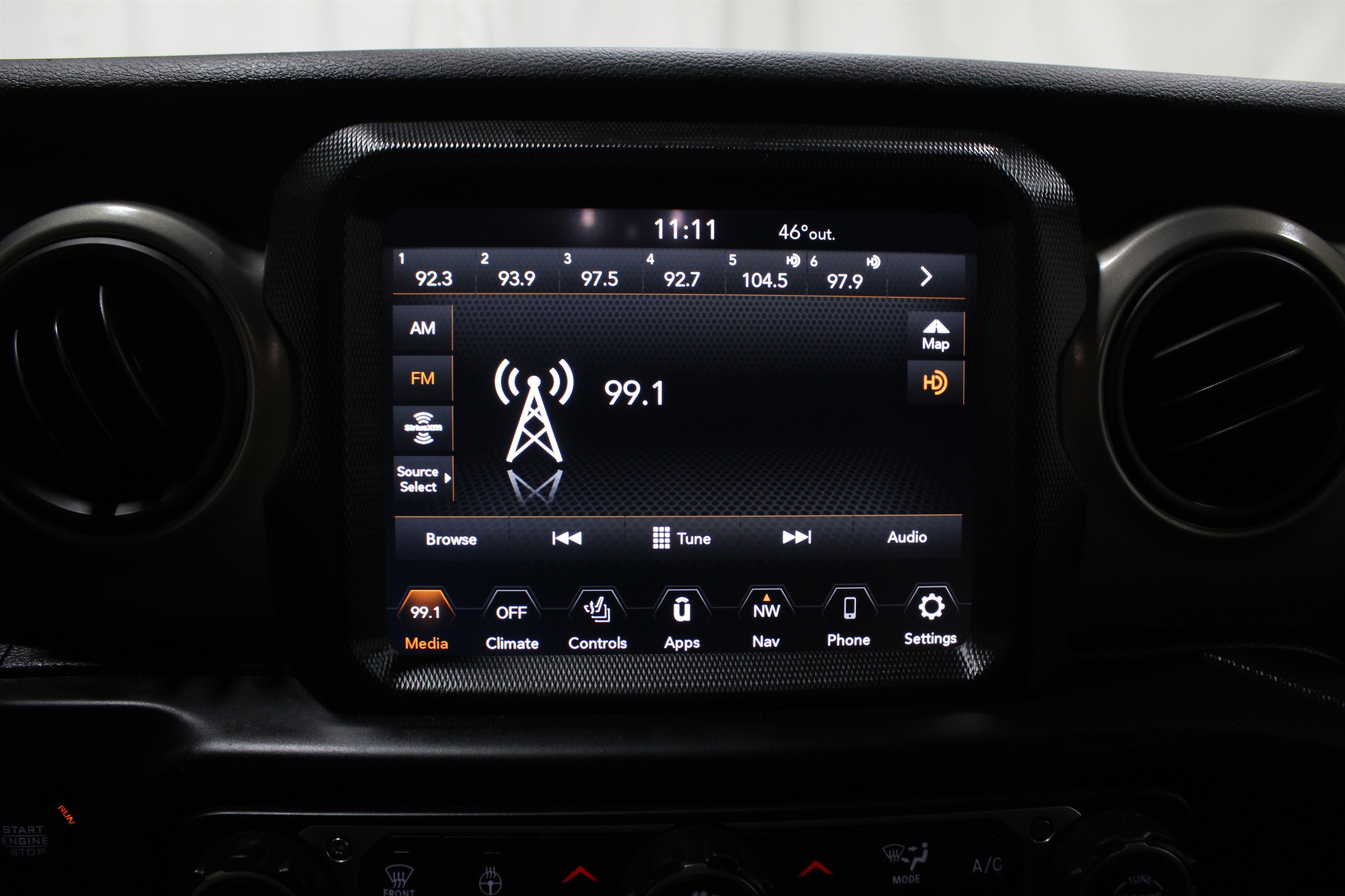 Used 2021 Jeep Gladiator Willys image 14