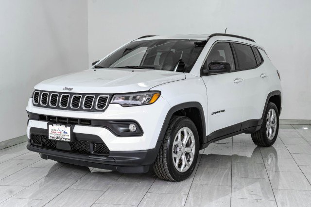 Used 2024 Jeep Compass Latitude AWD/4WD image 4