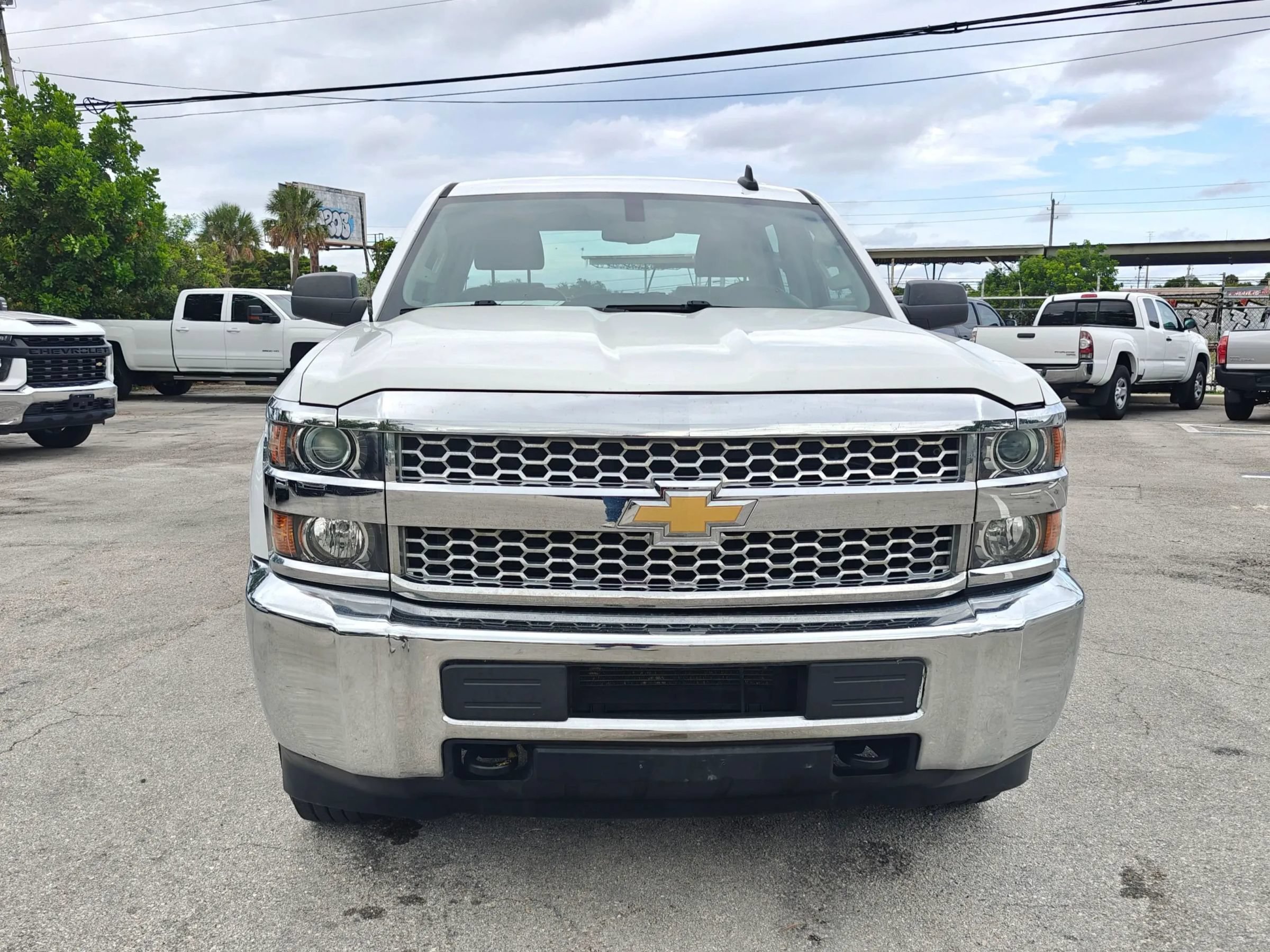 Used 2019 Chevrolet Silverado 2500 W/T AWD/4WD image 2