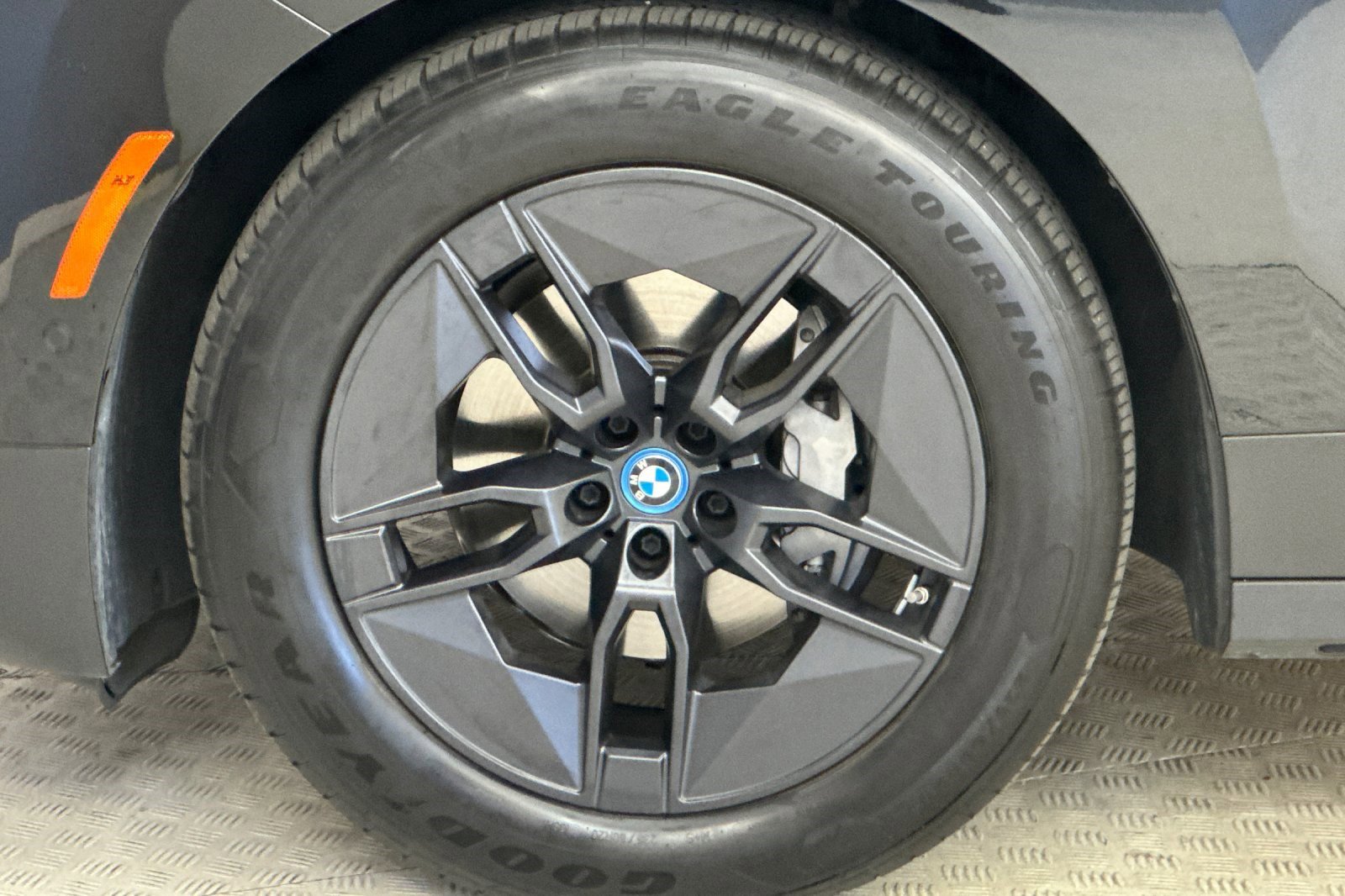 Used 2023 BMW iX xDrive50 w/ Premium Package image 11