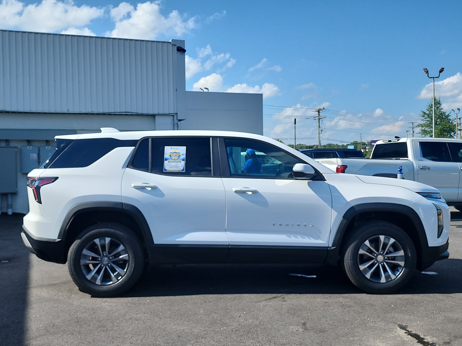New 2027 Chevrolet Equinox LT w/ Convenience Package II FWD image 6