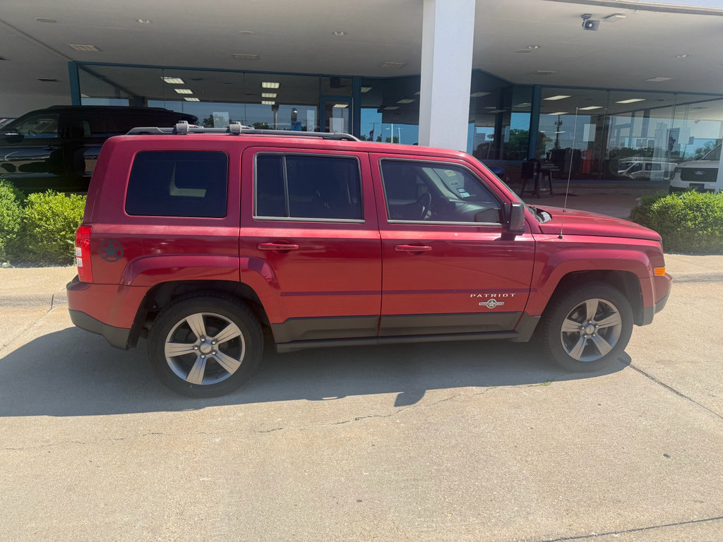 Used 2014 Jeep Patriot Latitude w/ Freedom Edition Package FWD image 5