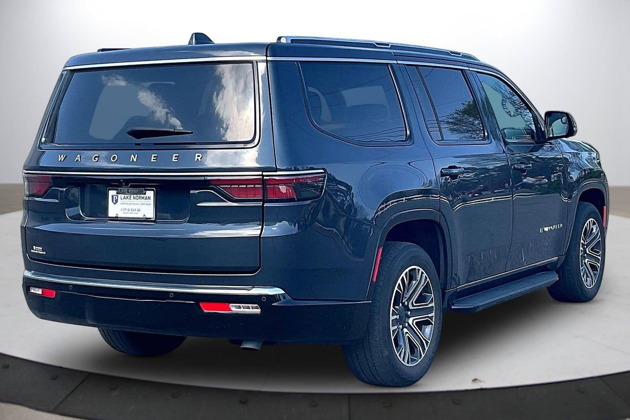 Used 2023 Jeep Wagoneer 4WD w/ Premium Group I image 9