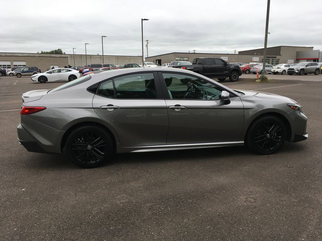 Used 2025 Toyota Camry SE AWD/4WD image 9
