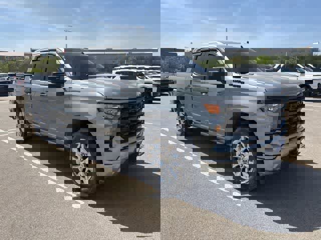 Used 2025 Chevrolet Silverado 1500 Custom image 7