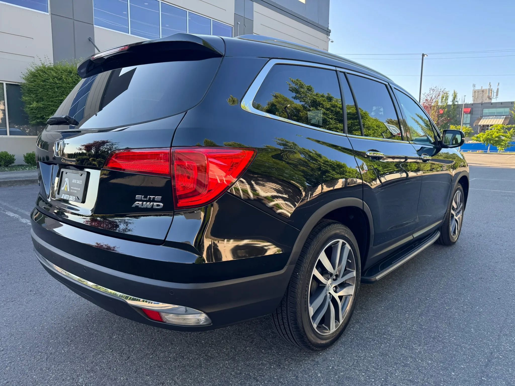 Used 2017 Honda Pilot Elite image 9