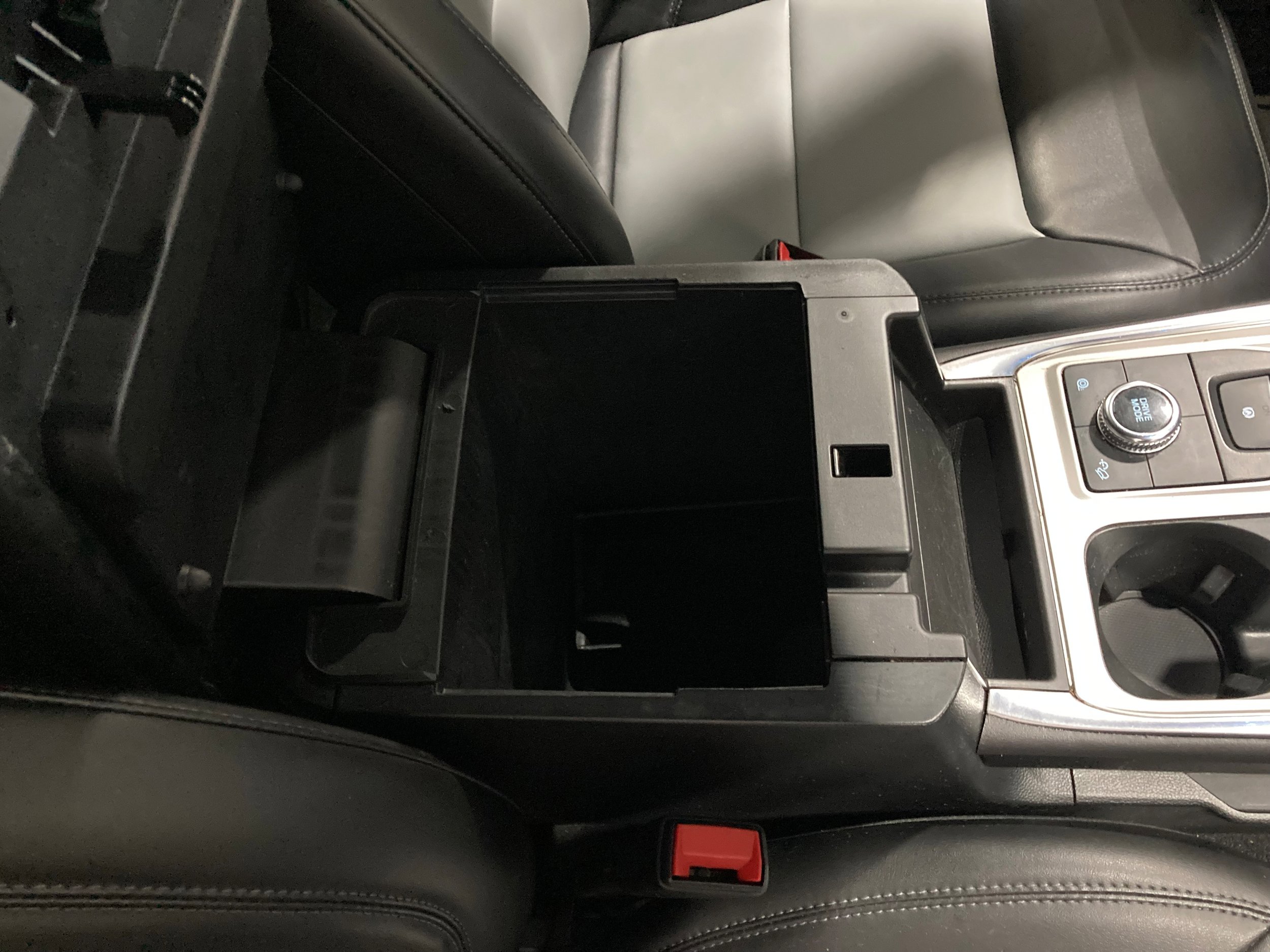 Used 2023 Ford Explorer XLT w/ Equipment Group 202A AWD/4WD image 6