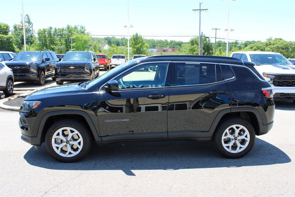 Used 2025 Jeep Compass Latitude AWD/4WD image 22
