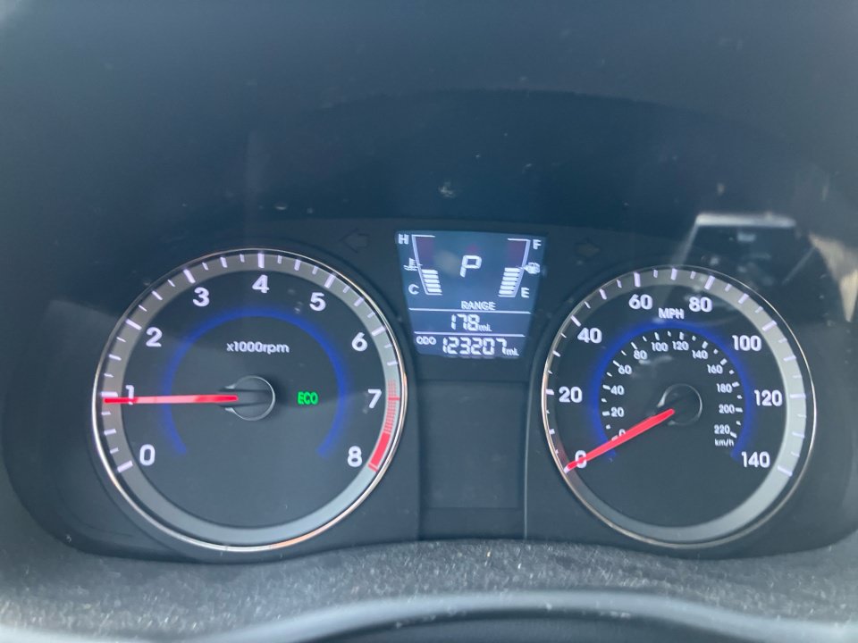 Used 2014 Hyundai Accent SE w/ Option Group 3 FWD image 14