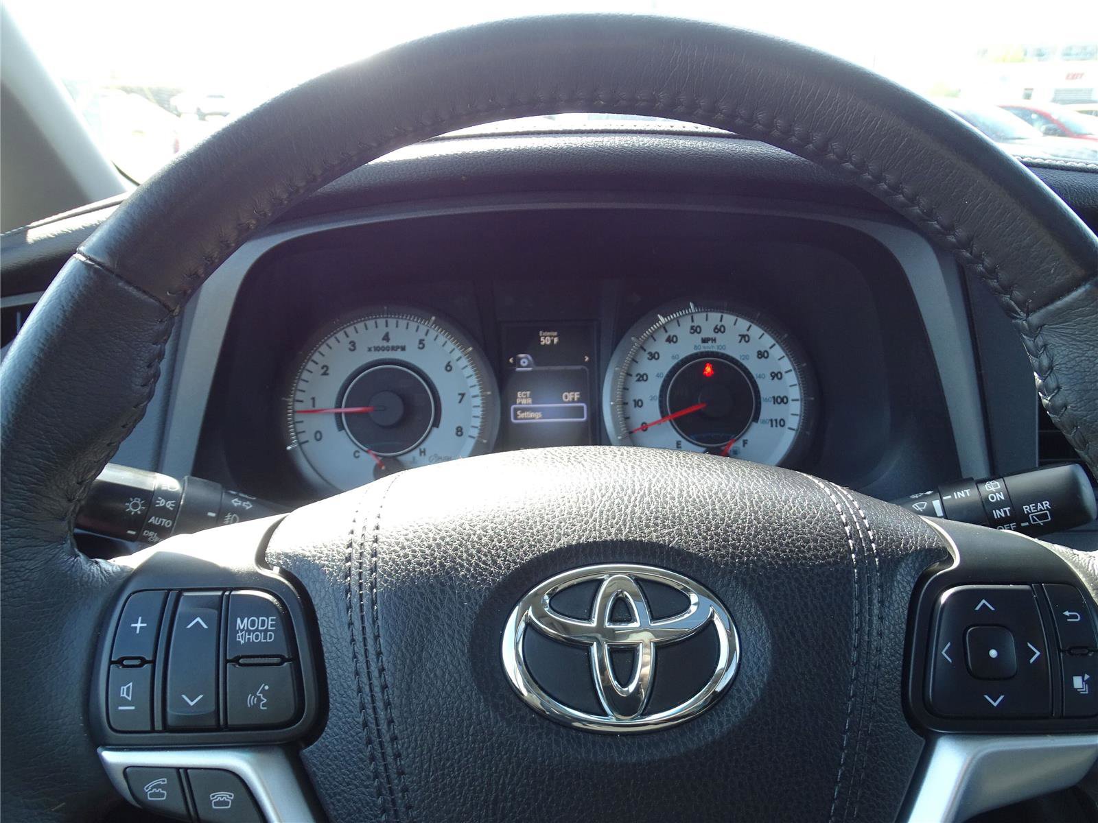 Used 2017 Toyota Sienna SE w/ SE Preferred Package FWD image 28