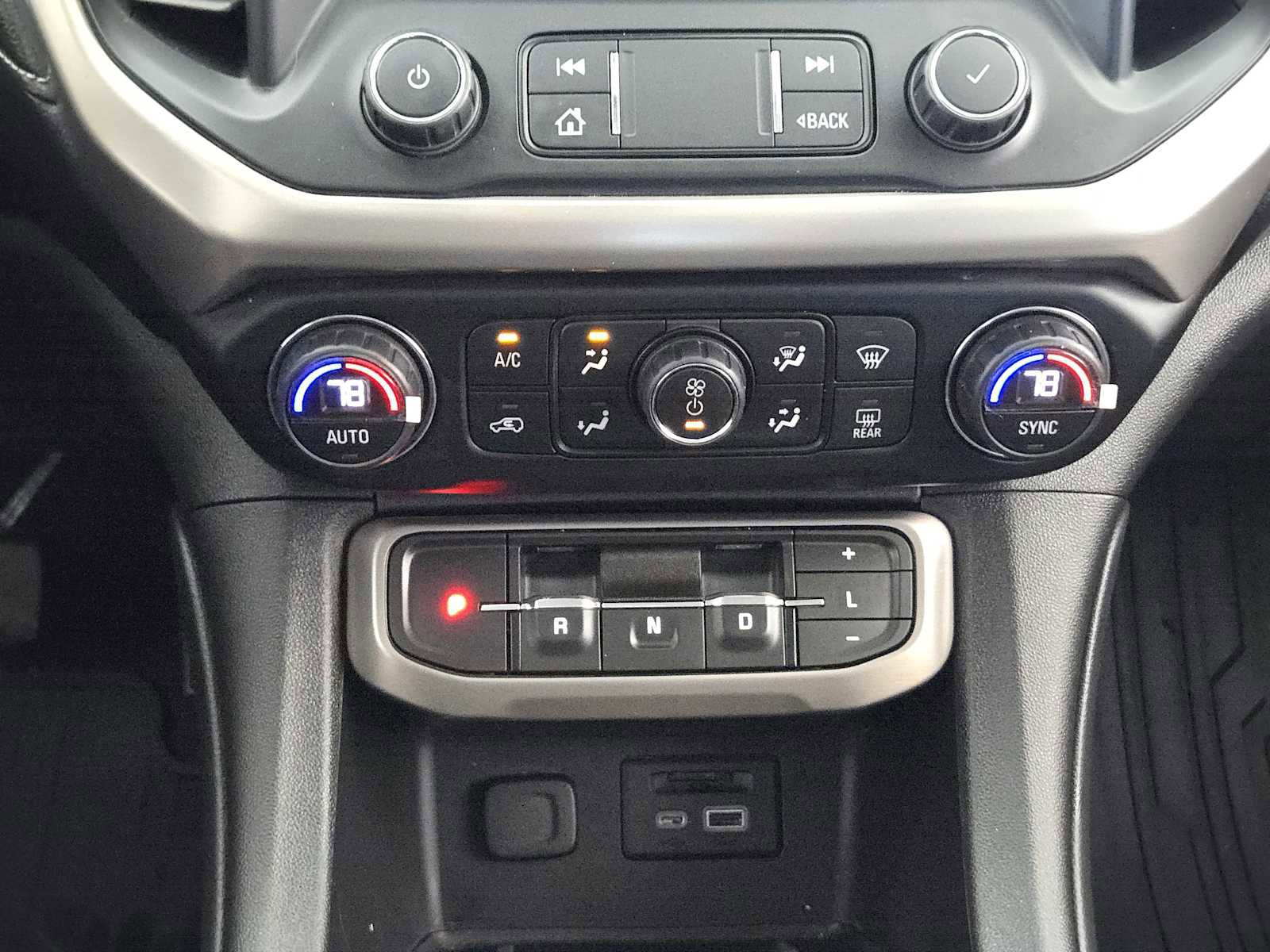 Used 2021 GMC Acadia Denali w/ Denali Technology Package image 20