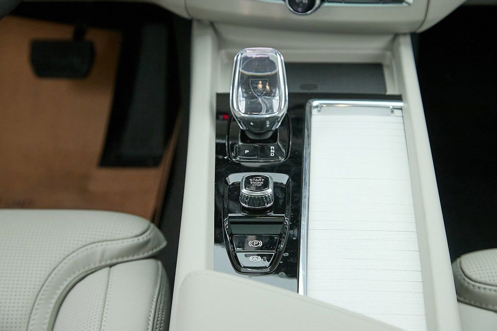 New 2026 Volvo XC60 B5 Ultra w/ Protection Package Premier image 27