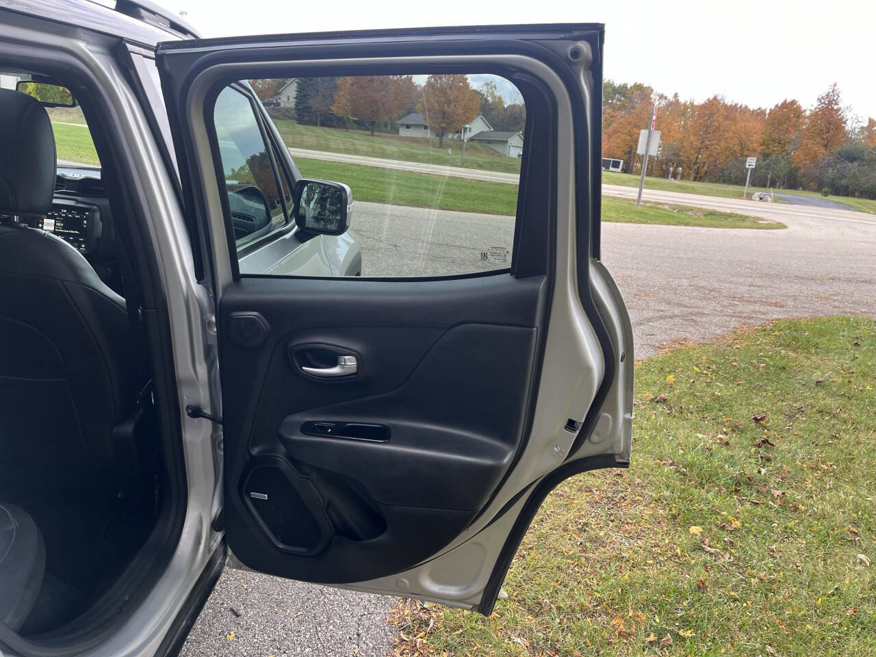 Used 2020 Jeep Renegade Altitude image 30