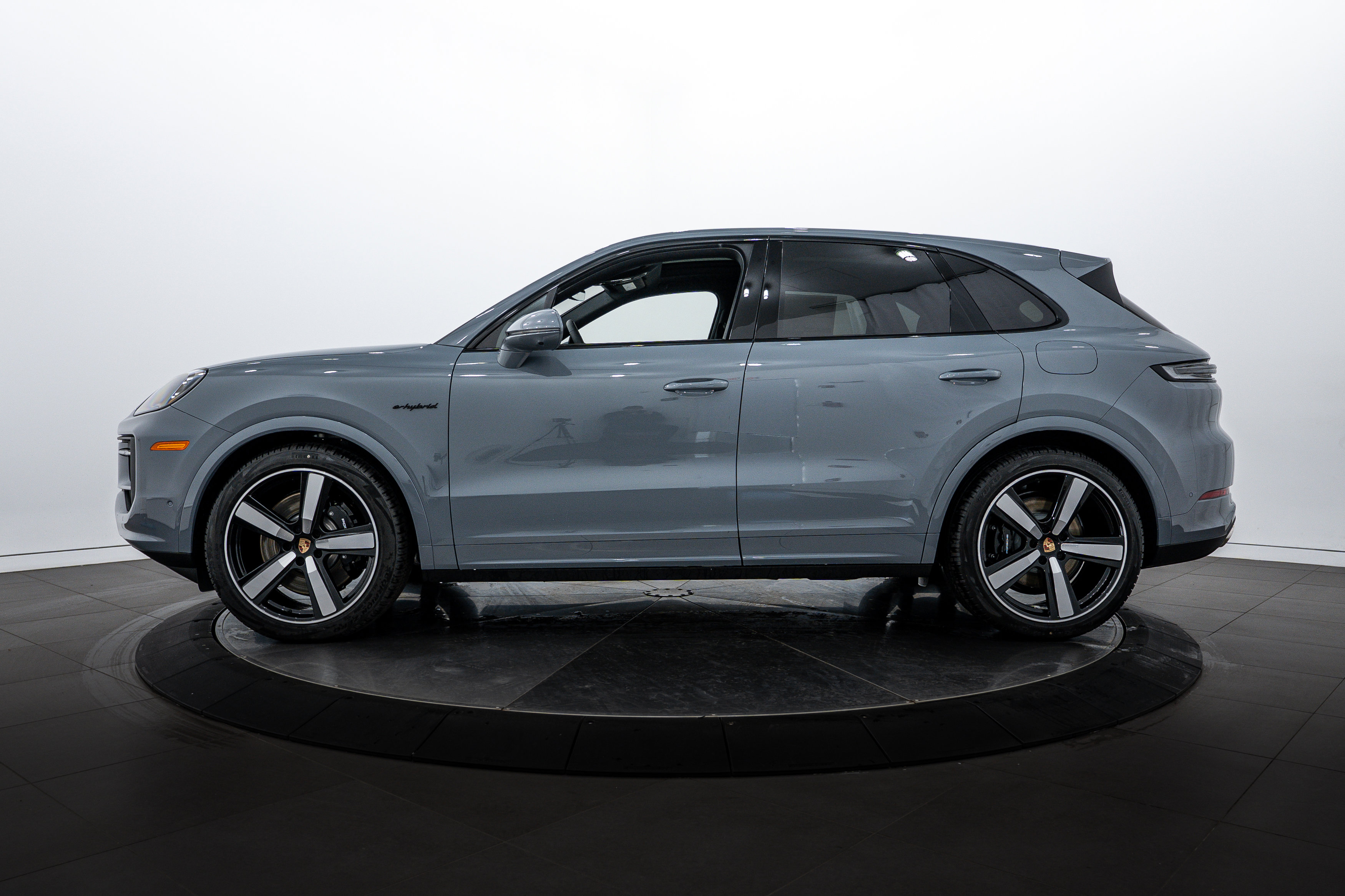 New 2026 Porsche Cayenne S image 2