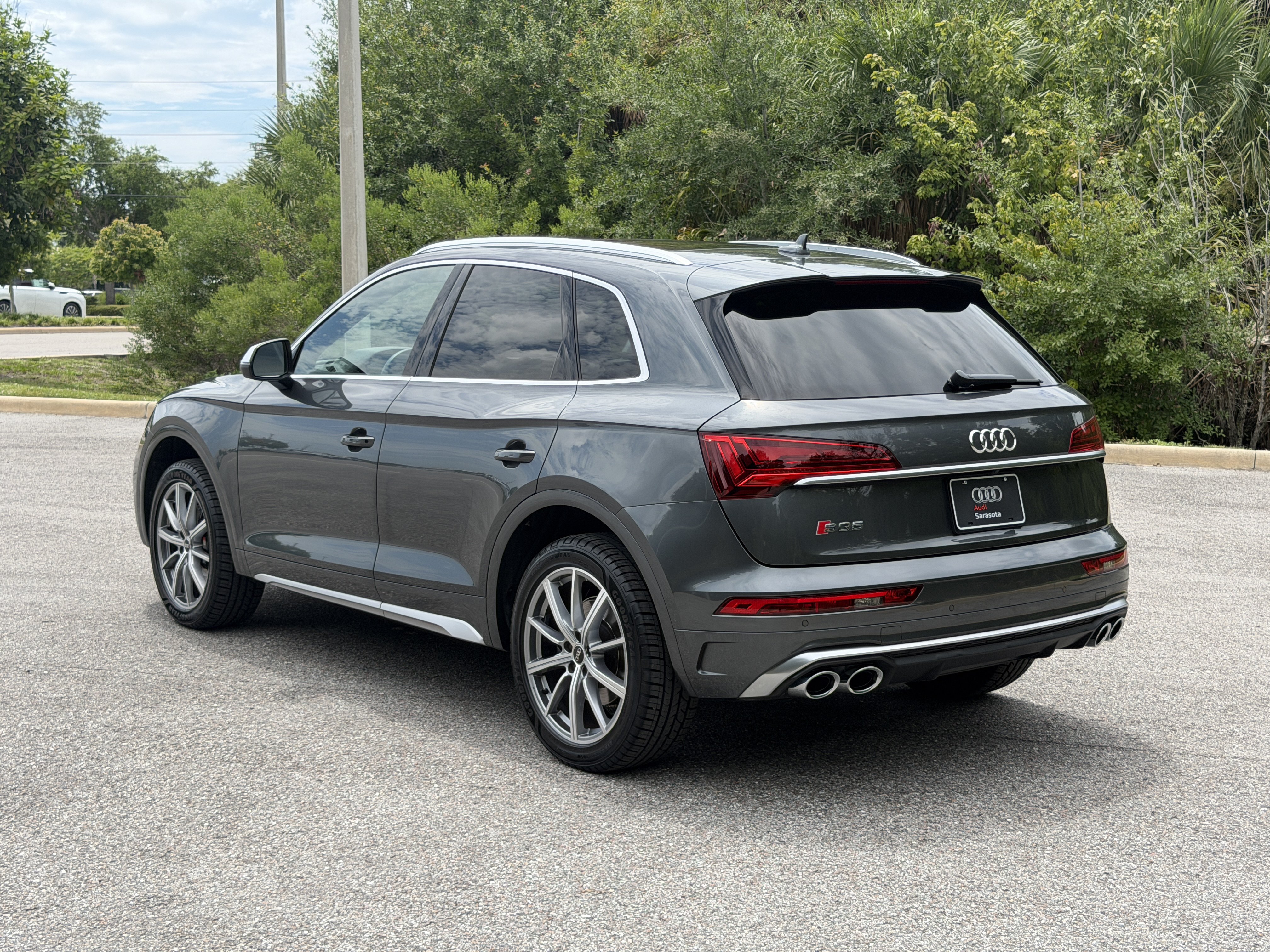 Used 2021 Audi SQ5 Premium Plus w/ Premium Plus Package AWD/4WD image 4