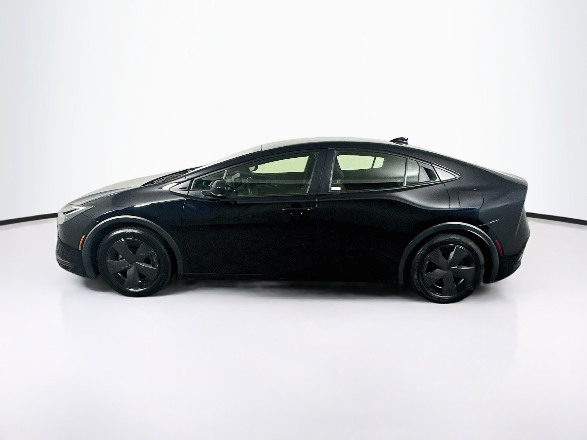 Used 2024 Toyota Prius LE FWD image 4