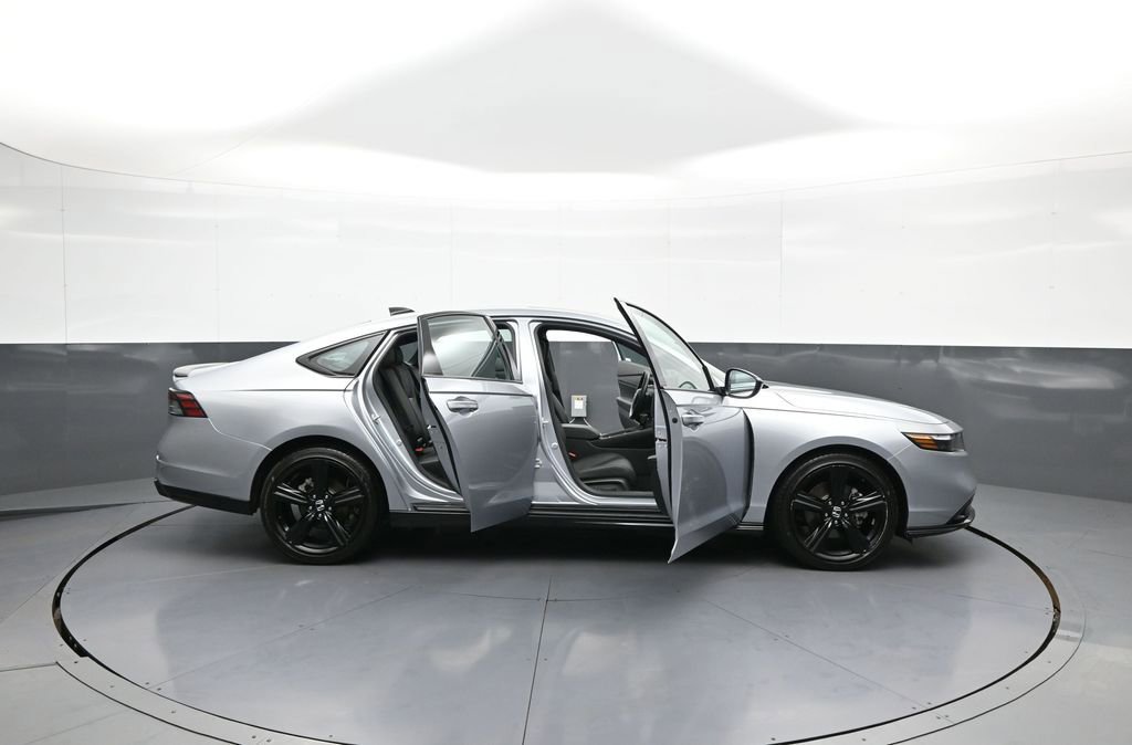 Used 2025 Honda Accord Sport image 41