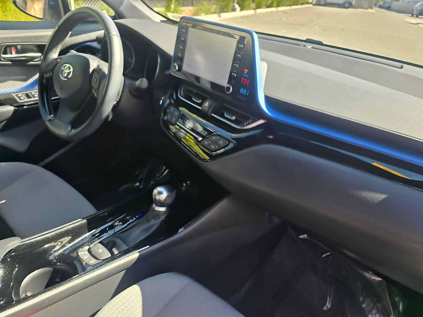 Used 2019 Toyota C-HR XLE FWD image 11
