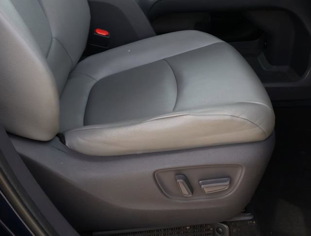 Used 2021 Toyota Sienna XLE image 18