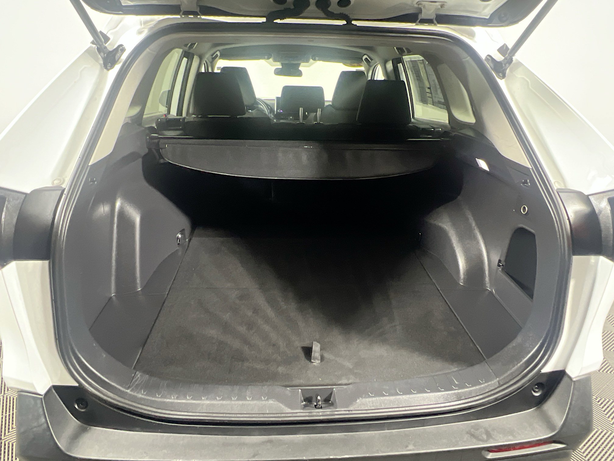 Used 2023 Toyota RAV4 XLE image 33