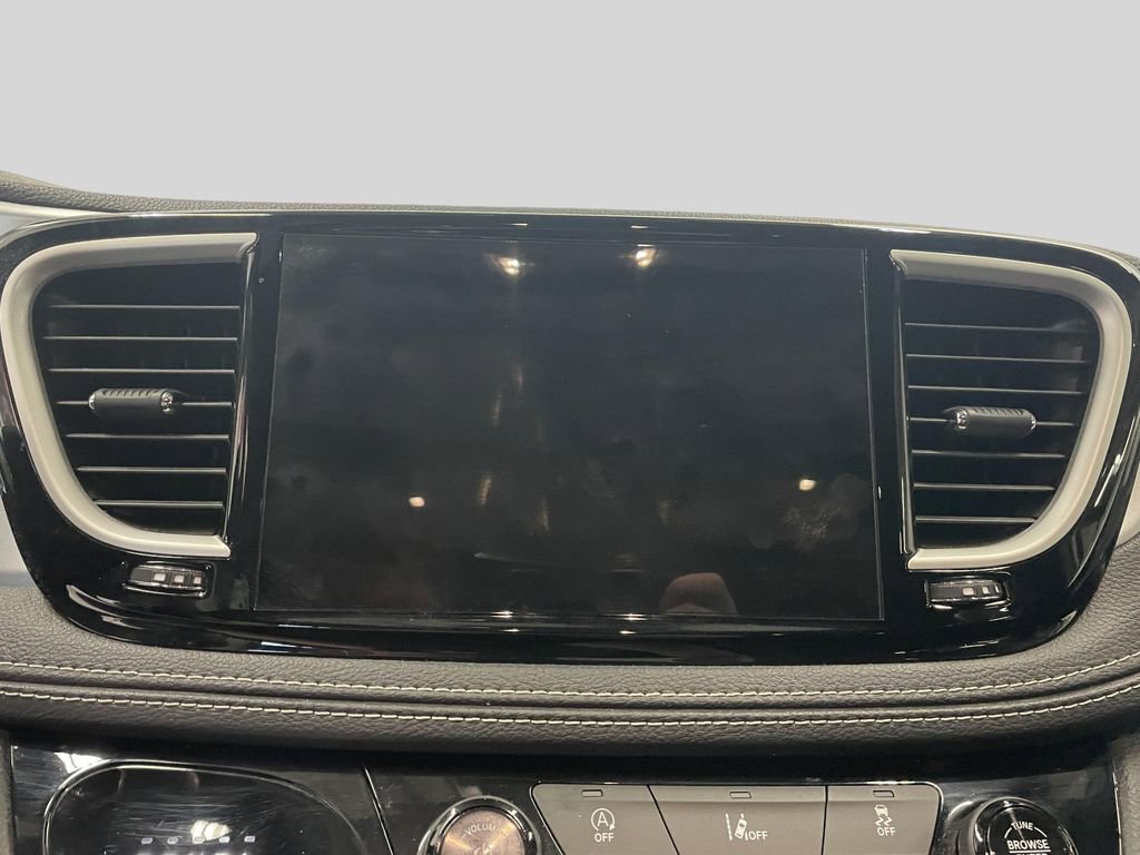 Used 2022 Chrysler Pacifica Touring FWD image 15