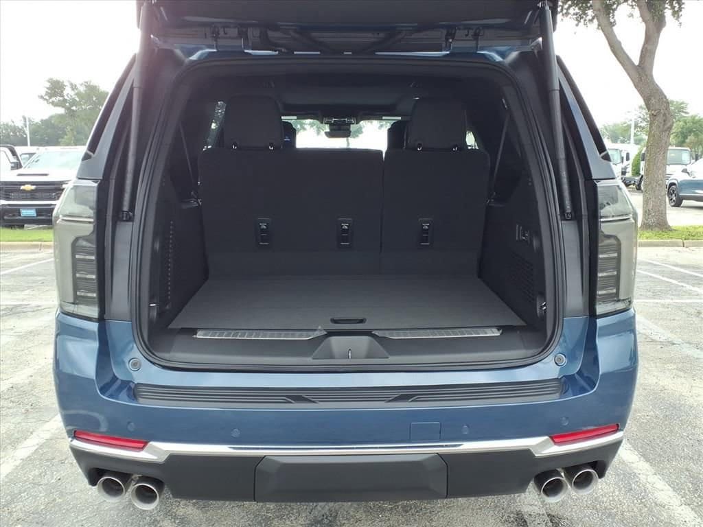 New 2026 Chevrolet Suburban Premier RWD image 12