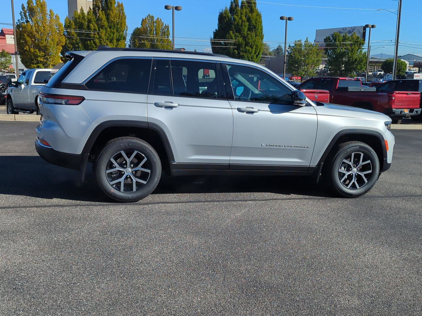 New 2025 Jeep Grand Cherokee Limited w/ Luxury Tech Group II image 6