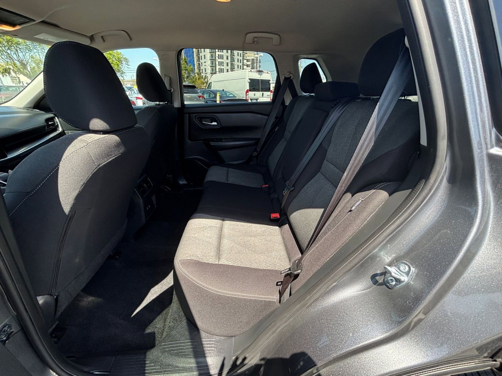 Used 2025 Nissan Rogue SV FWD image 27